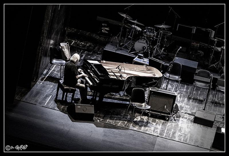Enrico Intra palcoscenico pianoforte