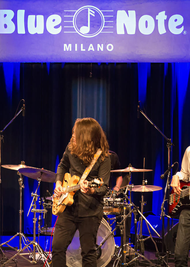 Concerto degli studenti della Scuola di Musica Cluster al Blue Note di Milano con band dal vivo sul palco