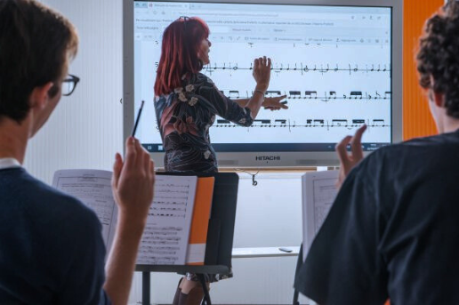 Lezione di teoria ritmica e percezione musicale con studenti Cluster