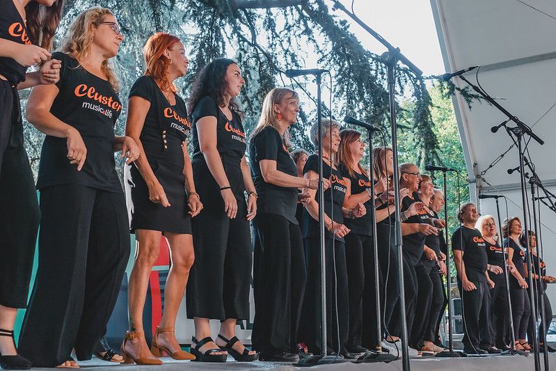 Coristi che cantano
