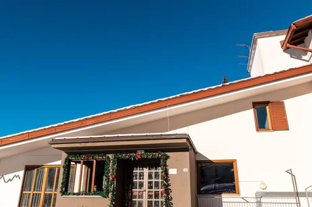 Dettaglio esterno Casa Alpina Folgaria